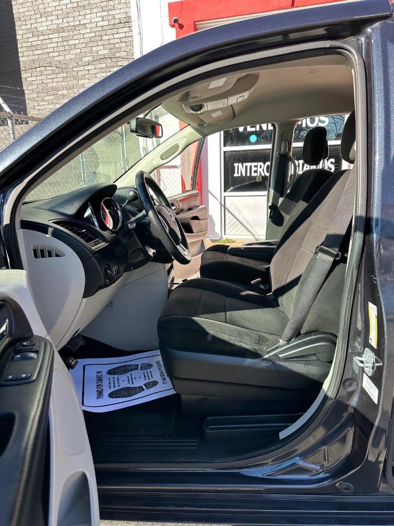 2013 Dodge Grand Caravan - $8,995