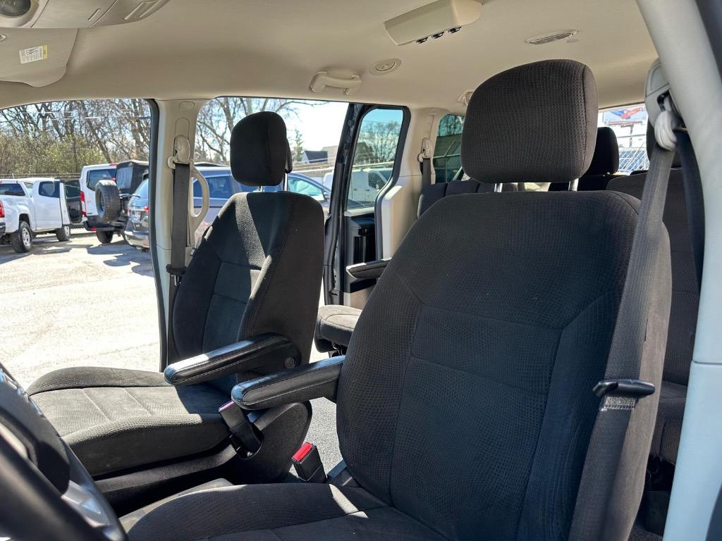2013 Dodge Grand Caravan - $8,995
