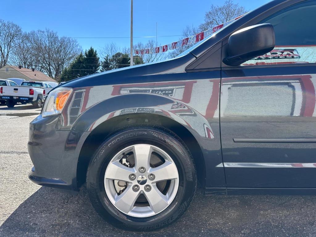 2013 Dodge Grand Caravan - $8,995