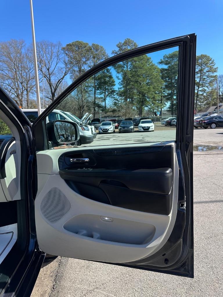 2013 Dodge Grand Caravan - $8,995