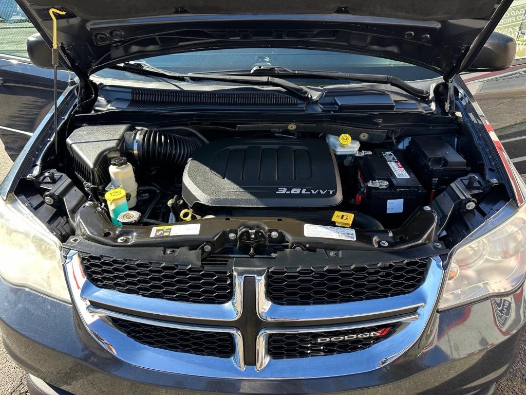 2013 Dodge Grand Caravan - $8,995