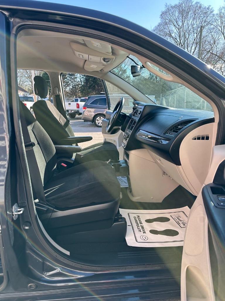 2013 Dodge Grand Caravan - $8,995