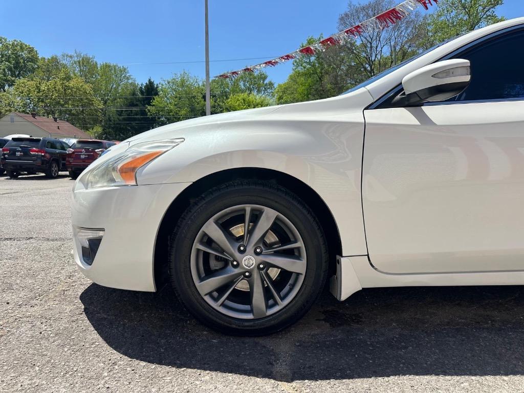 2015 Nissan Altima - $8,995