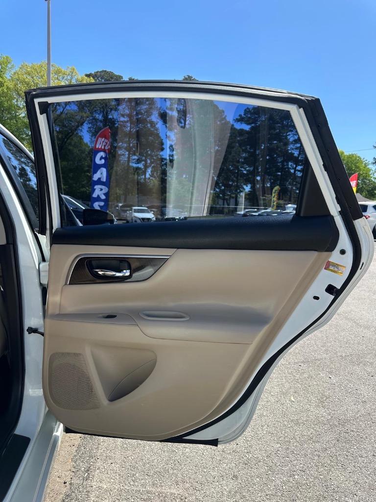 2015 Nissan Altima - $8,995