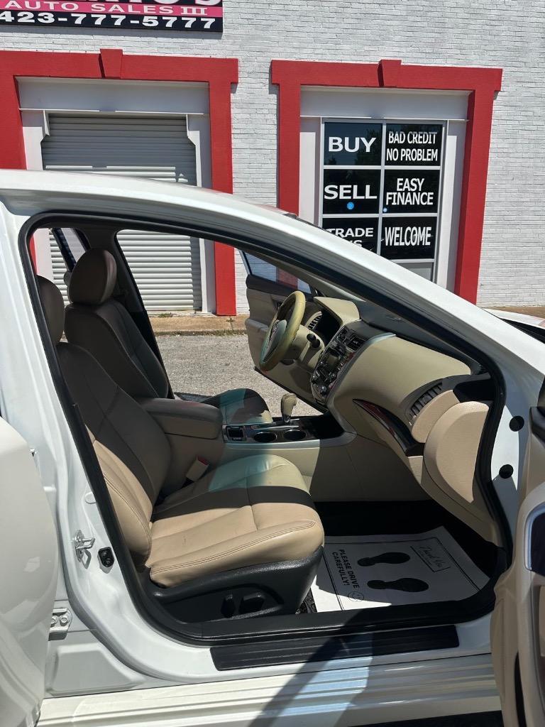 2015 Nissan Altima - $8,995