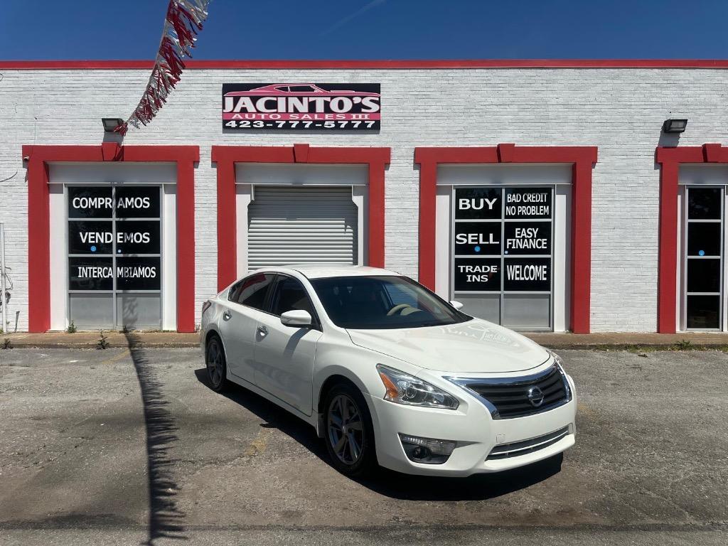 2015 Nissan Altima - $8,995