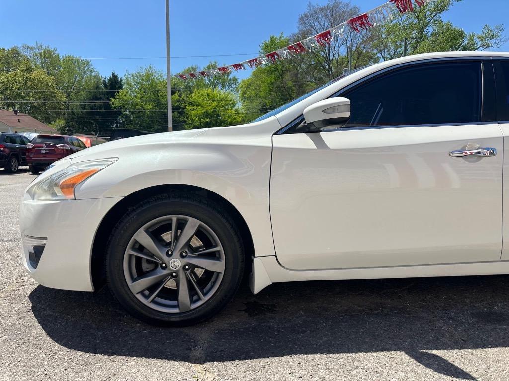 2015 Nissan Altima - $8,995