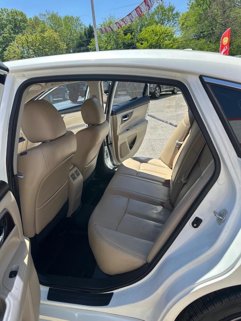 2015 Nissan Altima - $8,995
