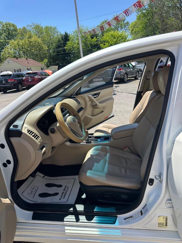 2015 Nissan Altima - $8,995