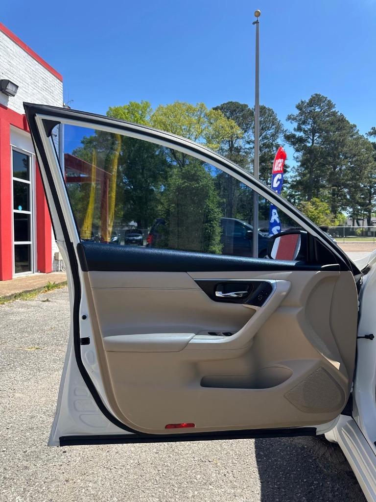 2015 Nissan Altima - $8,995