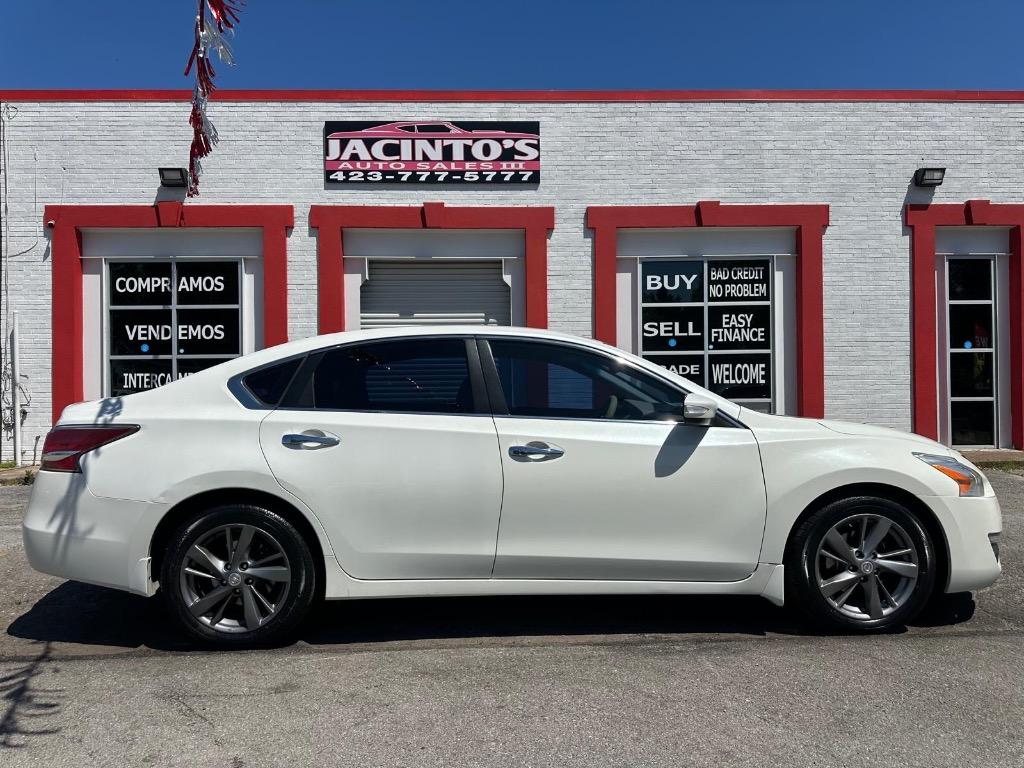 2015 Nissan Altima - $8,995