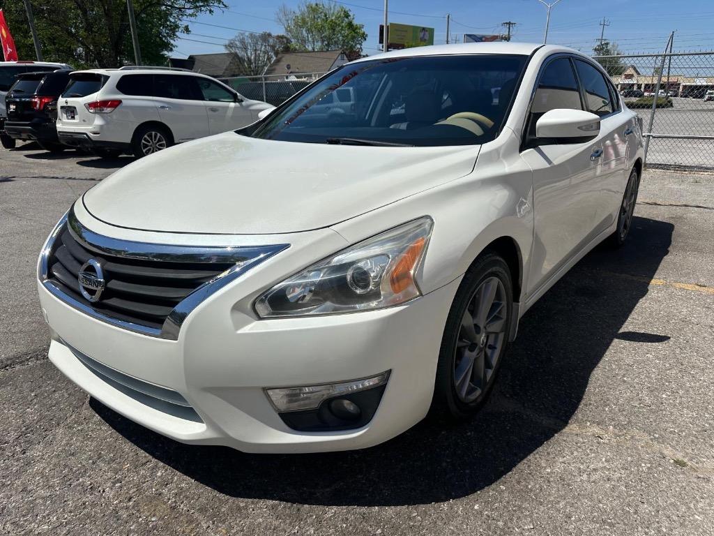 2015 Nissan Altima - $8,995