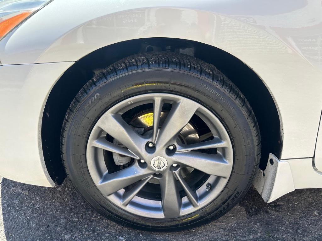 2015 Nissan Altima - $8,995