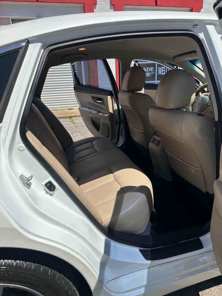2015 Nissan Altima - $8,995