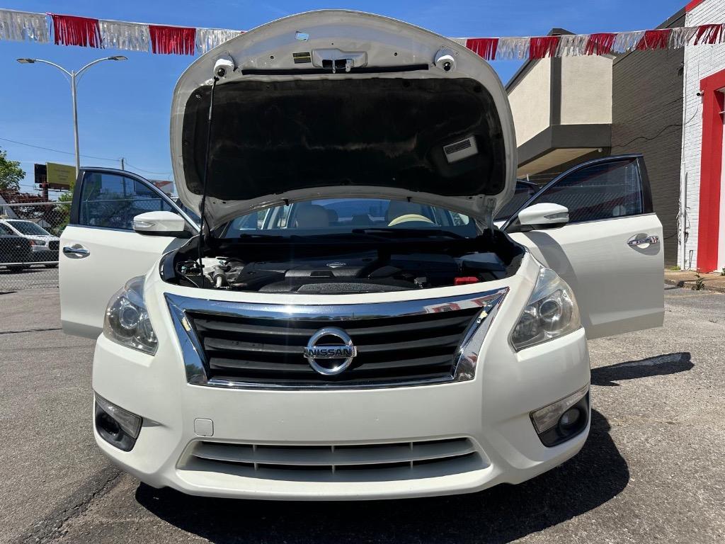 2015 Nissan Altima - $8,995