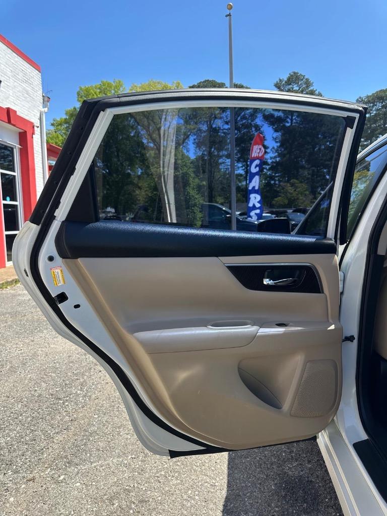 2015 Nissan Altima - $8,995