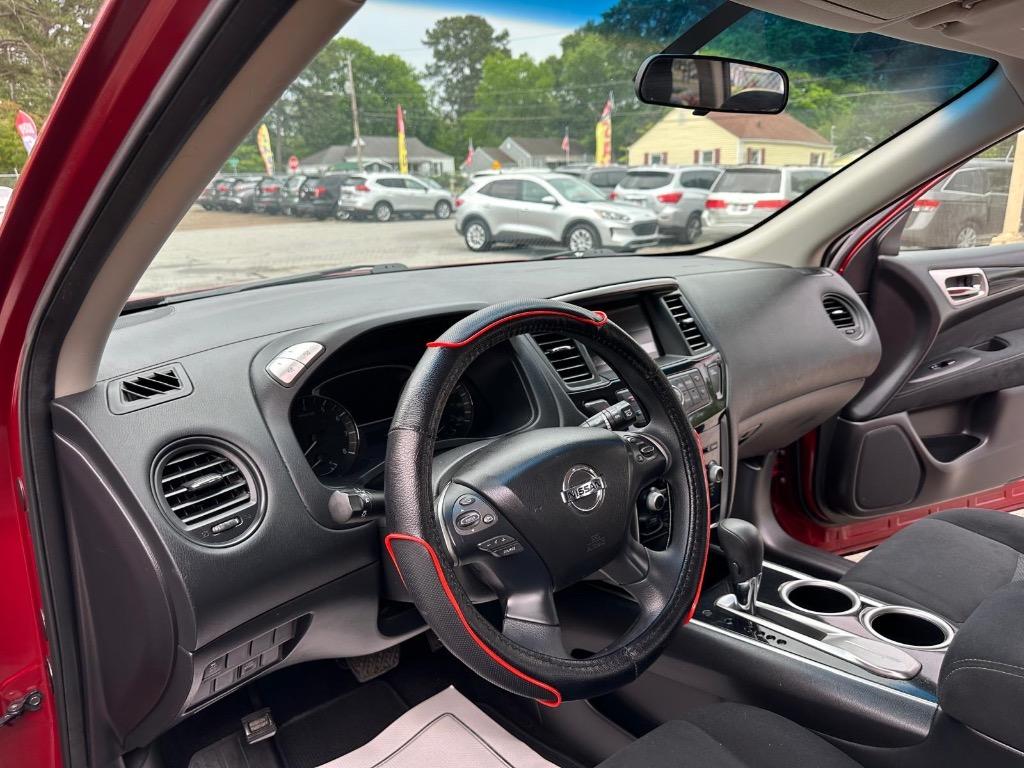 2015 Nissan Pathfinder - $8,995