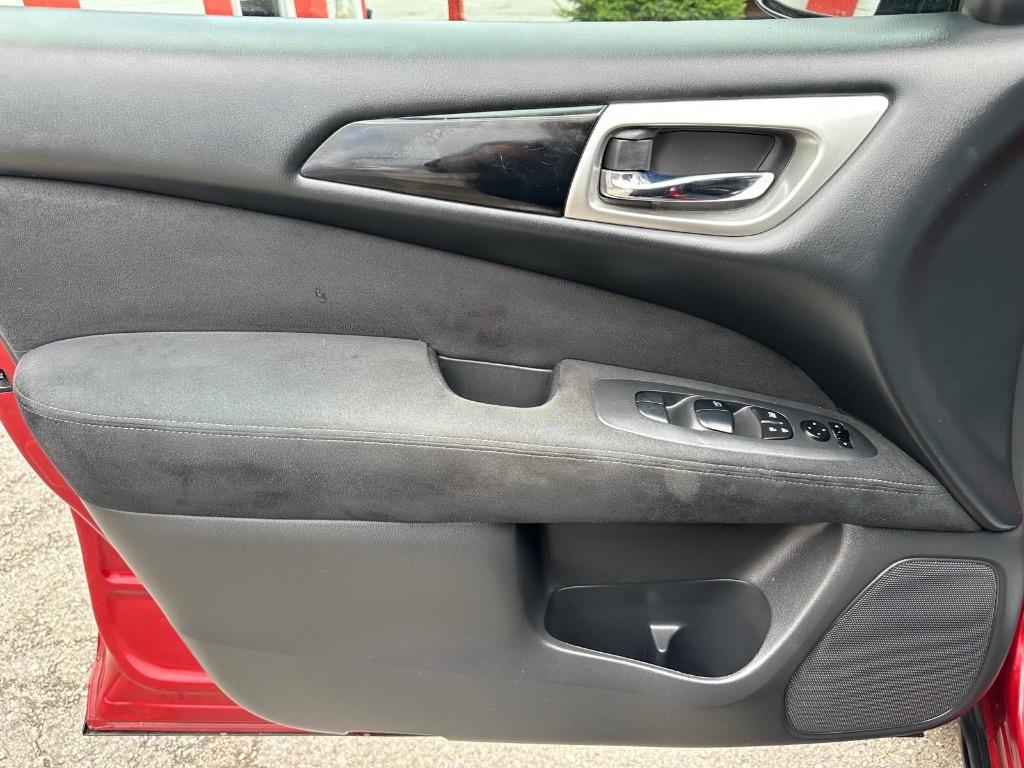 2015 Nissan Pathfinder - $8,995