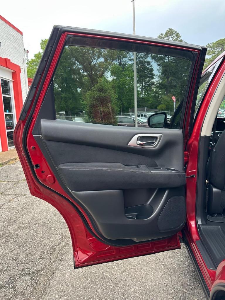 2015 Nissan Pathfinder - $8,995