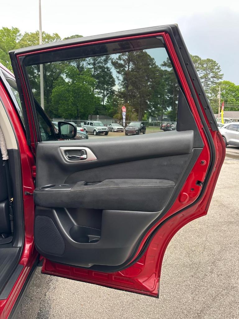 2015 Nissan Pathfinder - $8,995