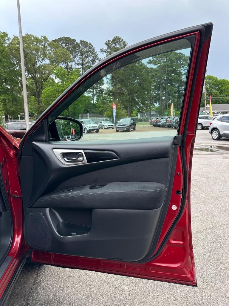 2015 Nissan Pathfinder - $8,995