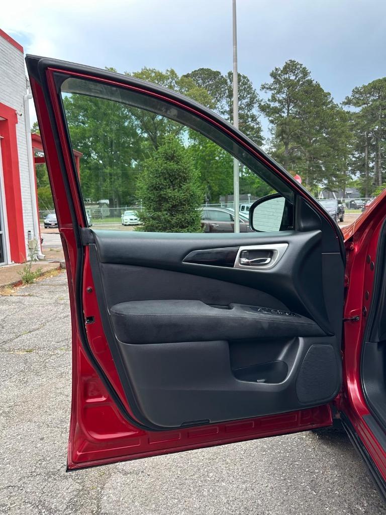 2015 Nissan Pathfinder - $8,995