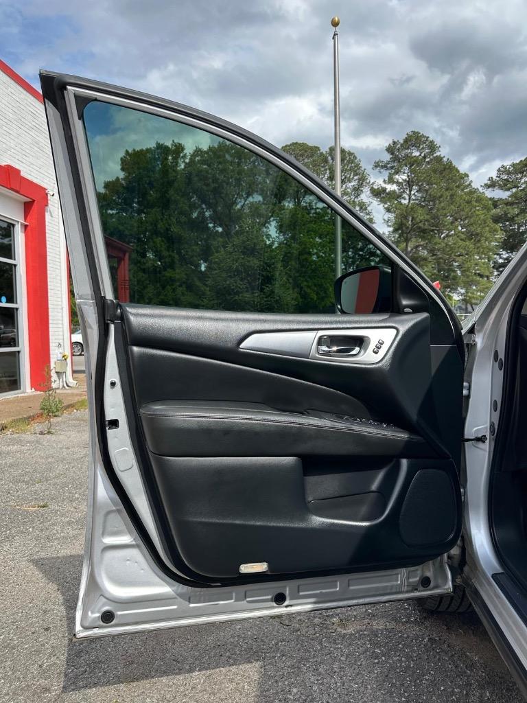 2019 Nissan Pathfinder - $15,995