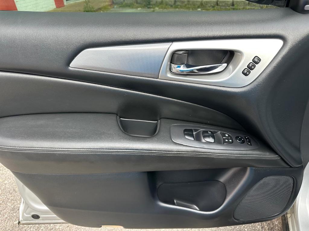 2019 Nissan Pathfinder - $15,995