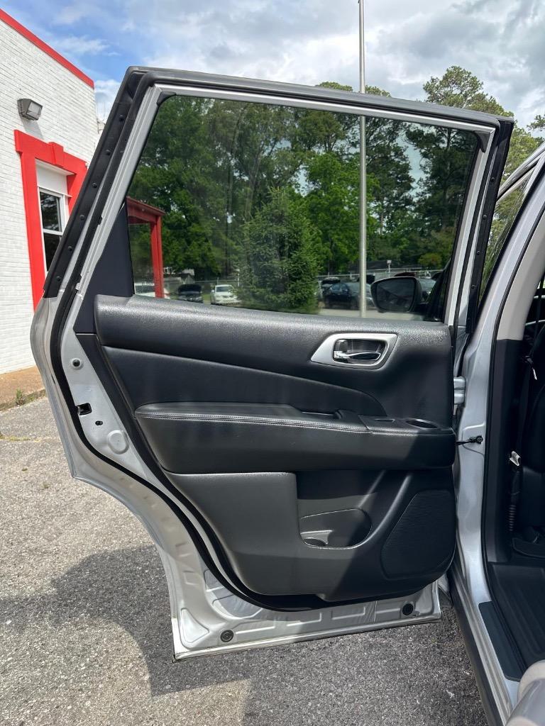 2019 Nissan Pathfinder - $15,995