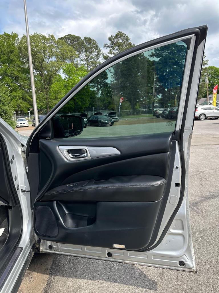2019 Nissan Pathfinder - $15,995