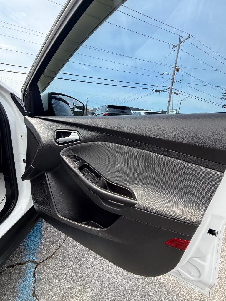 2013 Ford Focus - $8,995