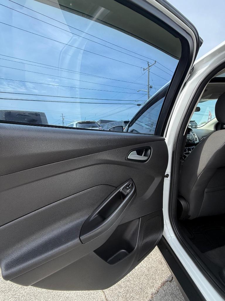 2013 Ford Focus - $8,995