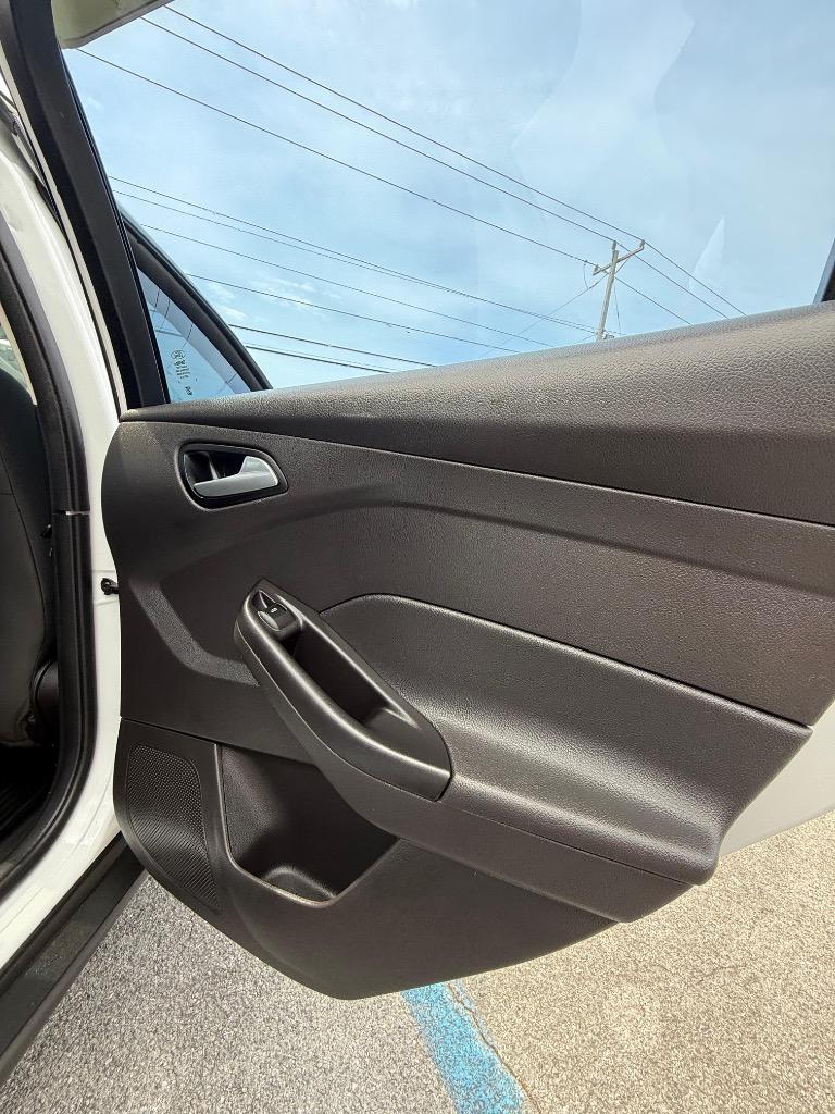 2013 Ford Focus - $8,995