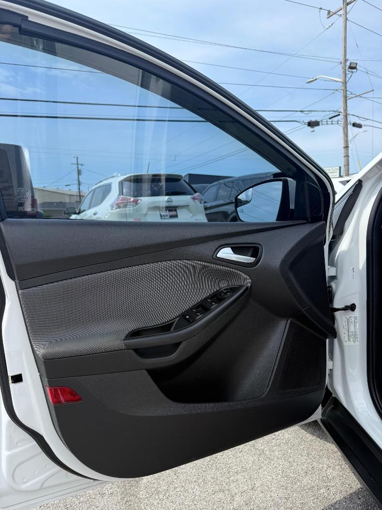 2013 Ford Focus - $8,995