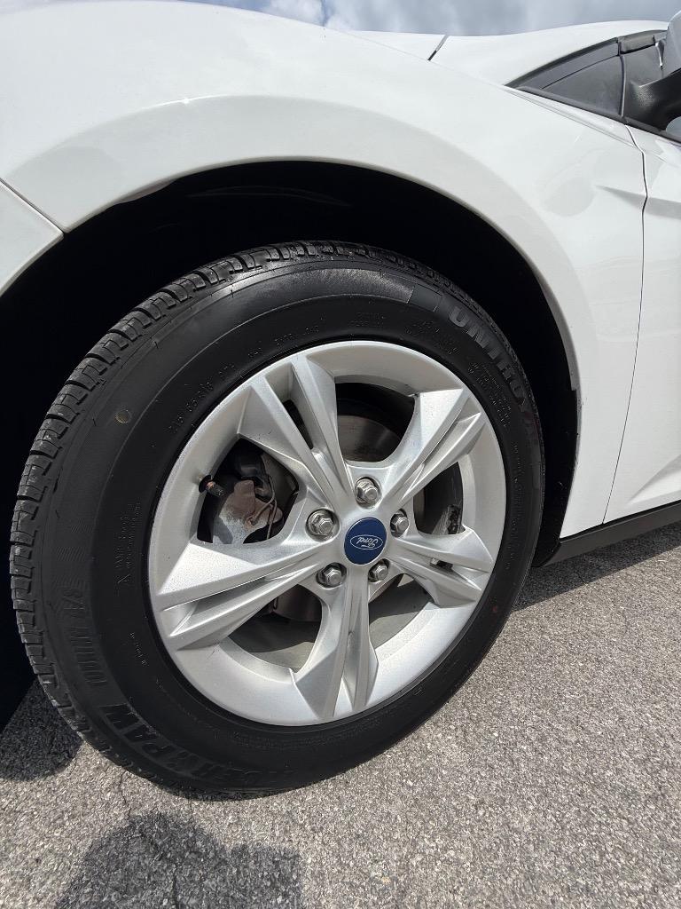 2013 Ford Focus - $8,995