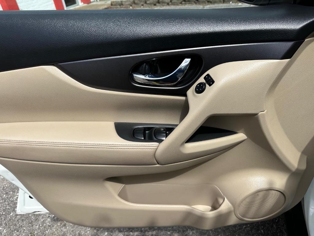 2016 Nissan Rogue - $10,995