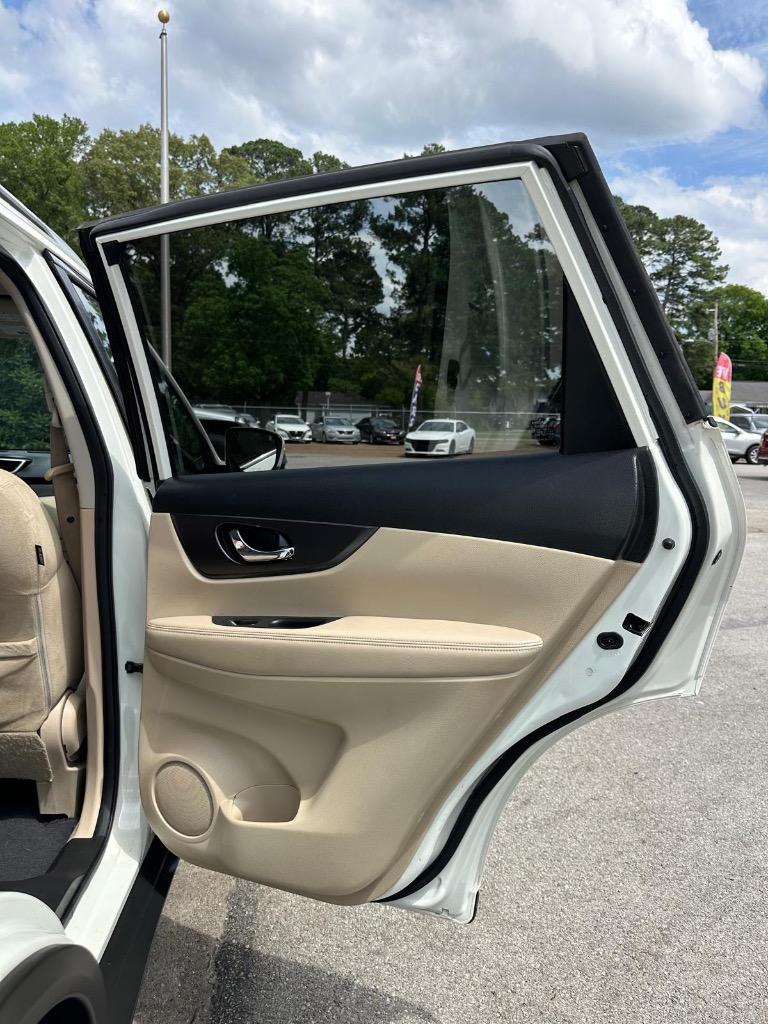 2016 Nissan Rogue - $10,995