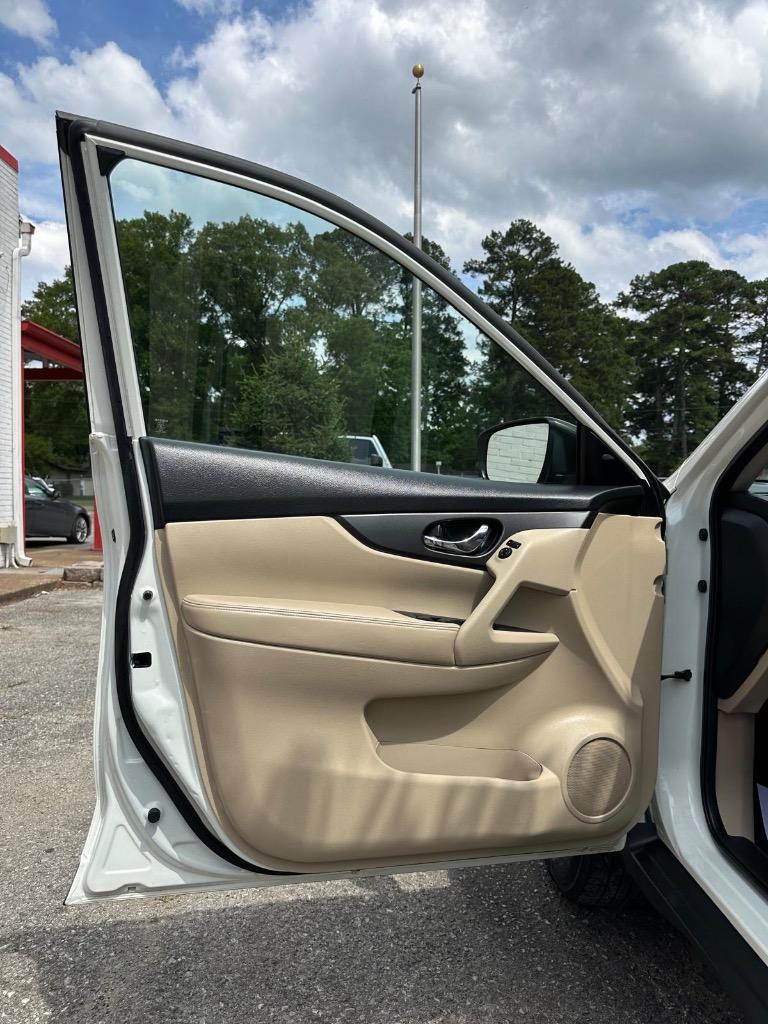 2016 Nissan Rogue - $10,995