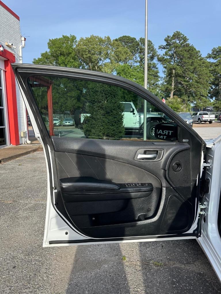 2016 Dodge Charger - $15,995