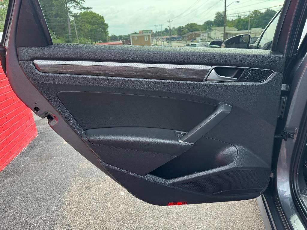 2017 Volkswagen Passat - $13,995
