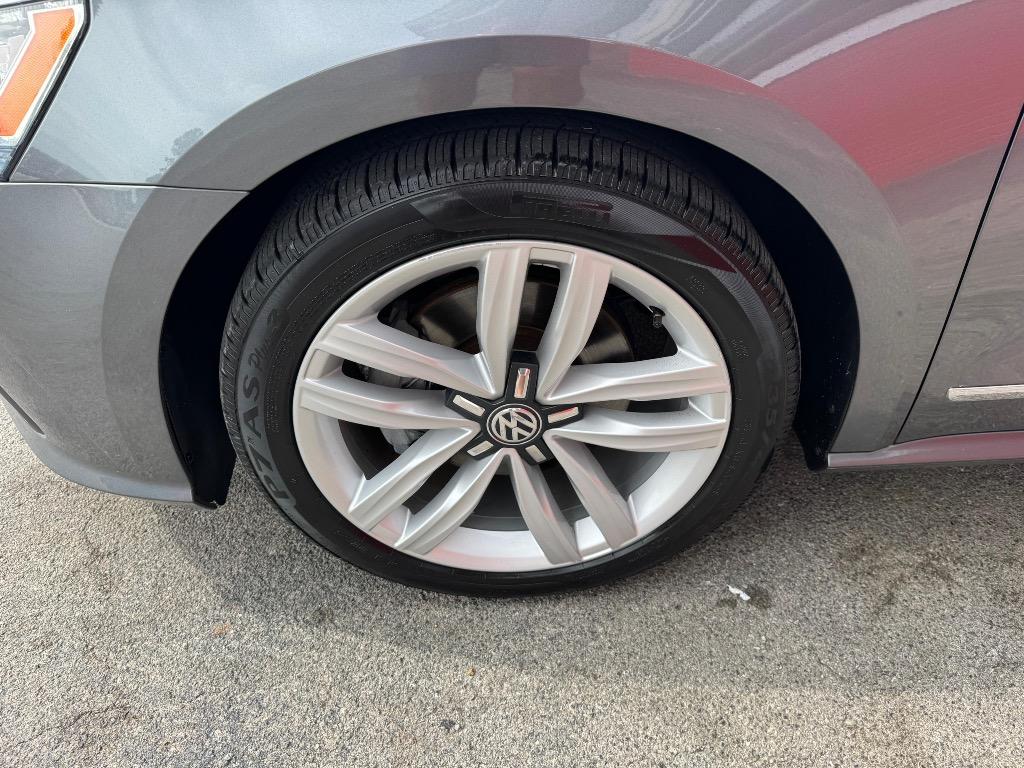 2017 Volkswagen Passat - $13,995