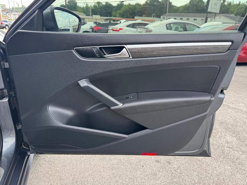 2017 Volkswagen Passat - $13,995