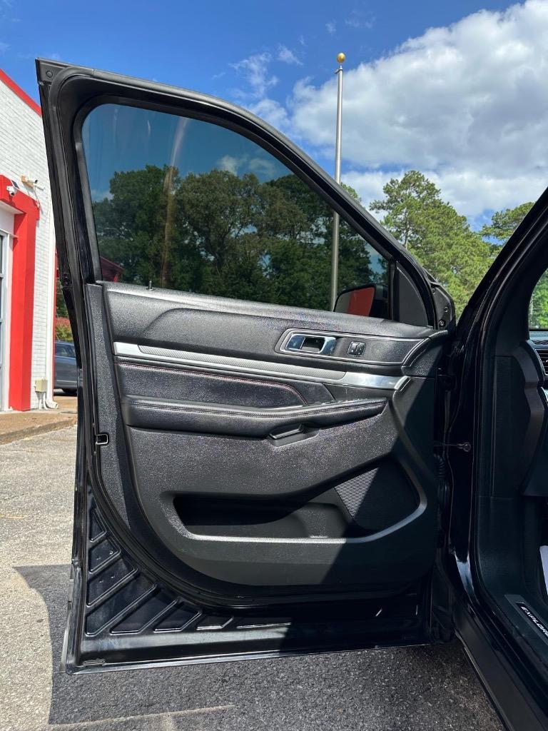 2017 Ford Explorer - $15,995