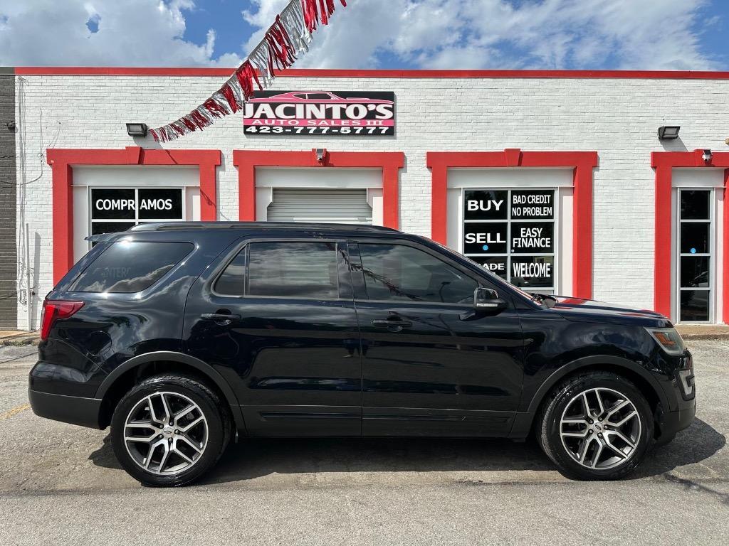 2017 Ford Explorer - $15,995