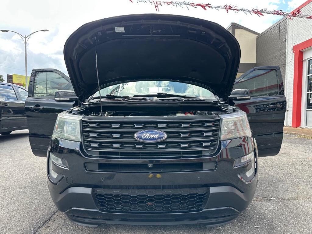 2017 Ford Explorer - $15,995