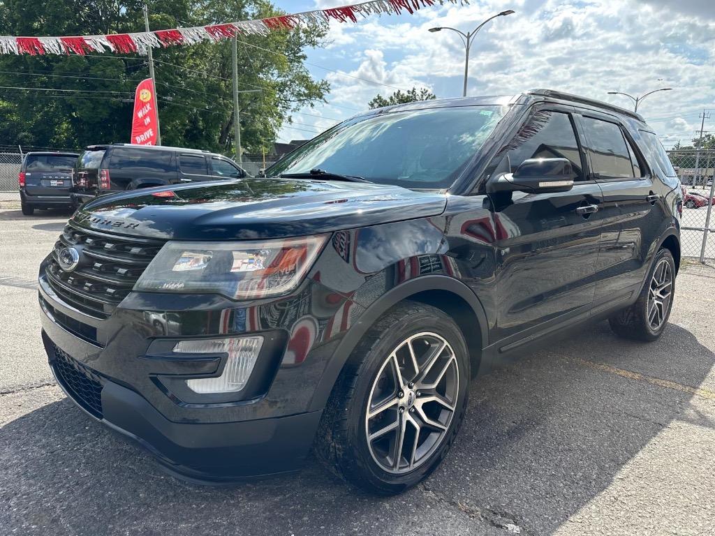 2017 Ford Explorer - $15,995