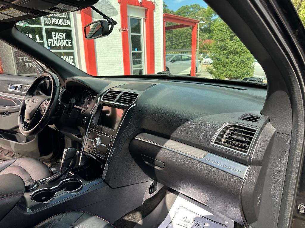 2017 Ford Explorer - $15,995