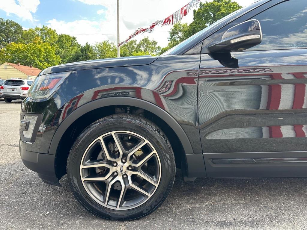2017 Ford Explorer - $15,995