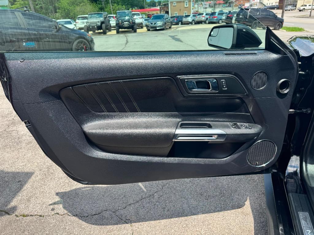 2015 Ford Mustang - $17,995