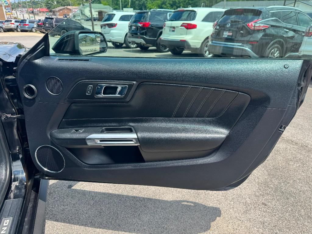 2015 Ford Mustang - $17,995